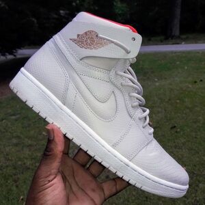 Nike Air Jordan 1 Retro High Nouveau Sneakers